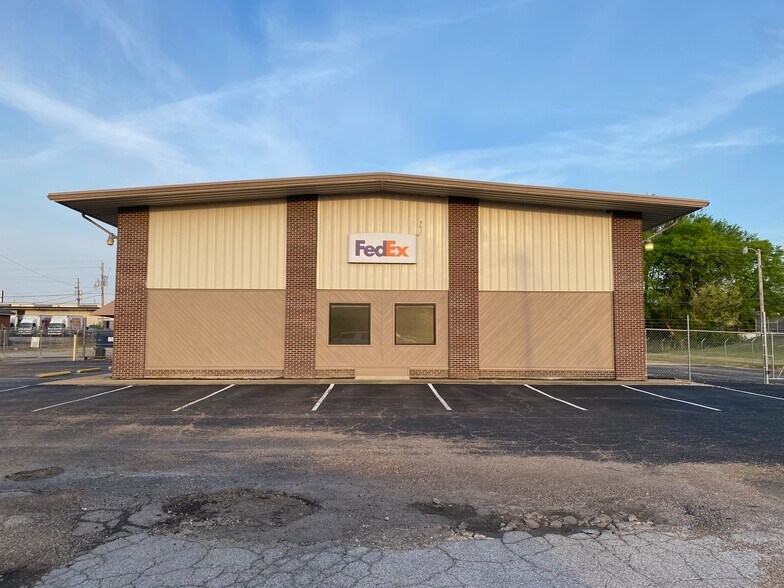 1155 S Gloster St, Tupelo, MS à vendre - Photo de l’immeuble – Image 1 sur 10