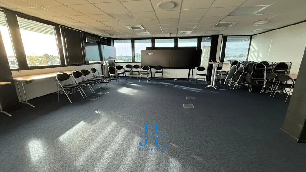 Bureau dans Gradignan à louer - Photo de l’immeuble – Image 1 sur 8