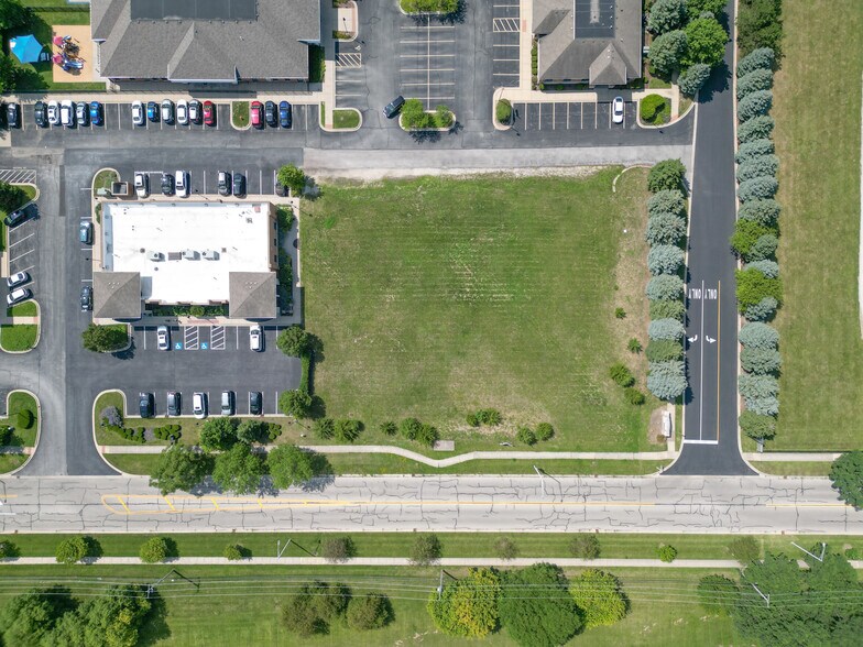 1056 104th St, Naperville, IL à vendre - Photo de l’immeuble – Image 2 sur 11