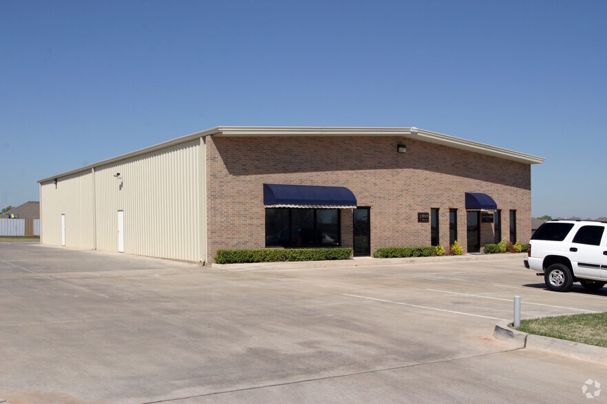13919 N Harvey Ave, Edmond, OK à louer - Photo de l’immeuble – Image 2 sur 11
