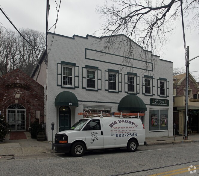 256 Main St, Northport, NY à louer - Photo de l’immeuble – Image 2 sur 6