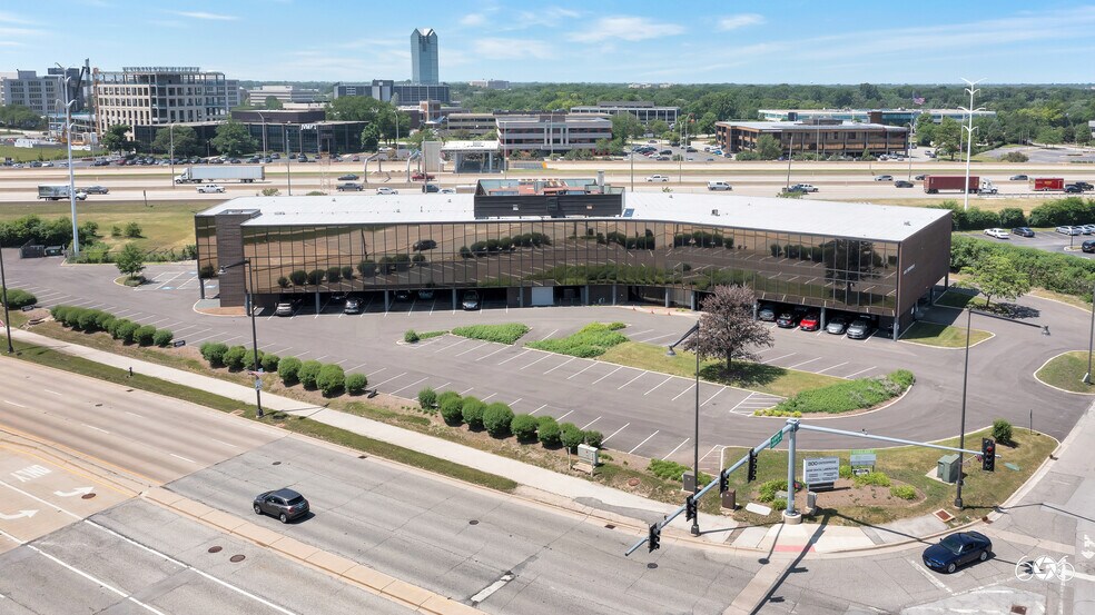 800 Enterprise Dr, Oak Brook, IL à louer - Photo de l’immeuble – Image 2 sur 10