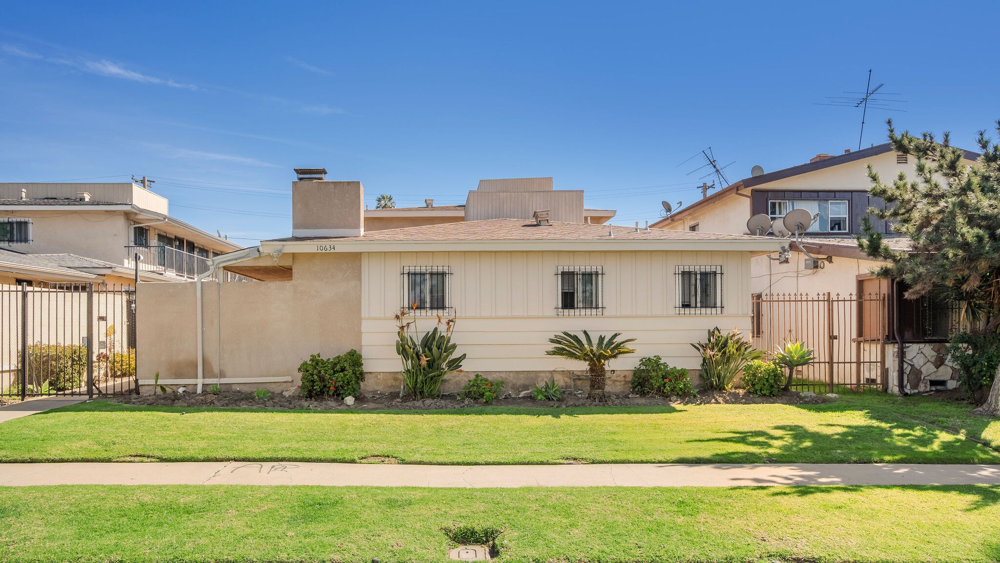 10634 Crenshaw Blvd, Inglewood, CA à vendre Photo principale– Image 1 sur 14