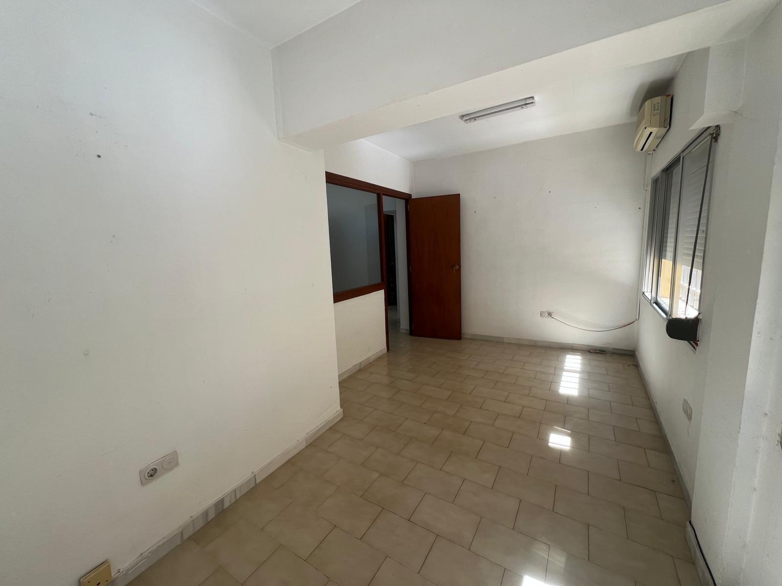 Bureau dans Cáceres, Cáceres à vendre Photo de l’immeuble– Image 1 sur 8