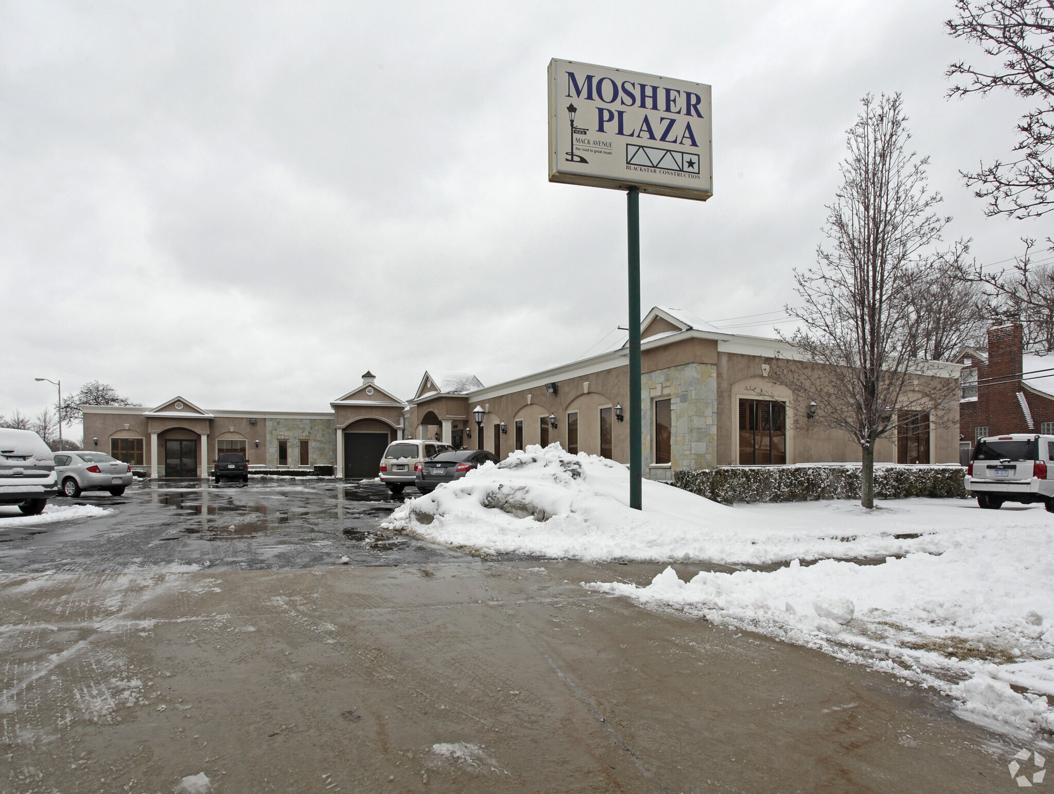 19900 Harper Ave, Harper Woods, MI à vendre Photo principale– Image 1 sur 3