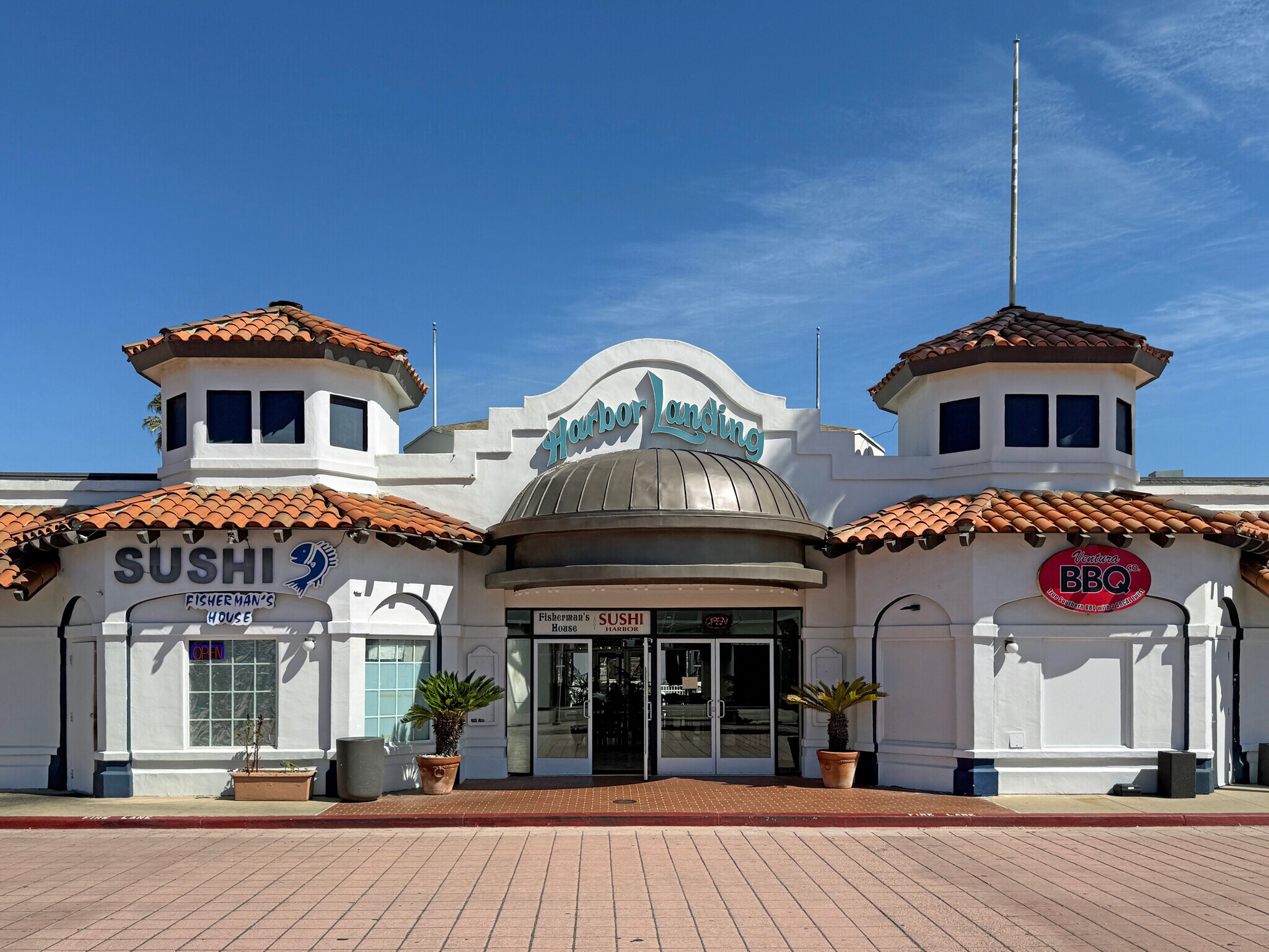 2810 Harbor Blvd, Oxnard, CA à louer Photo de l’immeuble– Image 1 sur 12