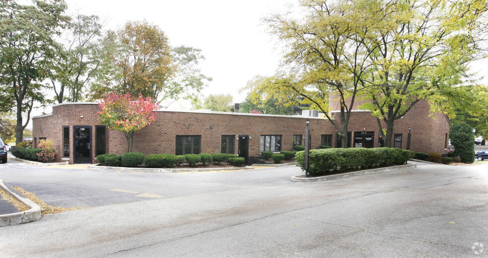 150 E Cook Ave, Libertyville, IL à louer - Photo de l’immeuble – Image 3 sur 4