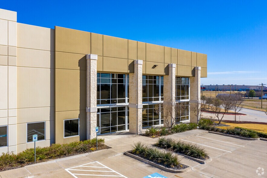 2777 W Danieldale Rd, Dallas, TX à louer - Photo de l’immeuble – Image 3 sur 19