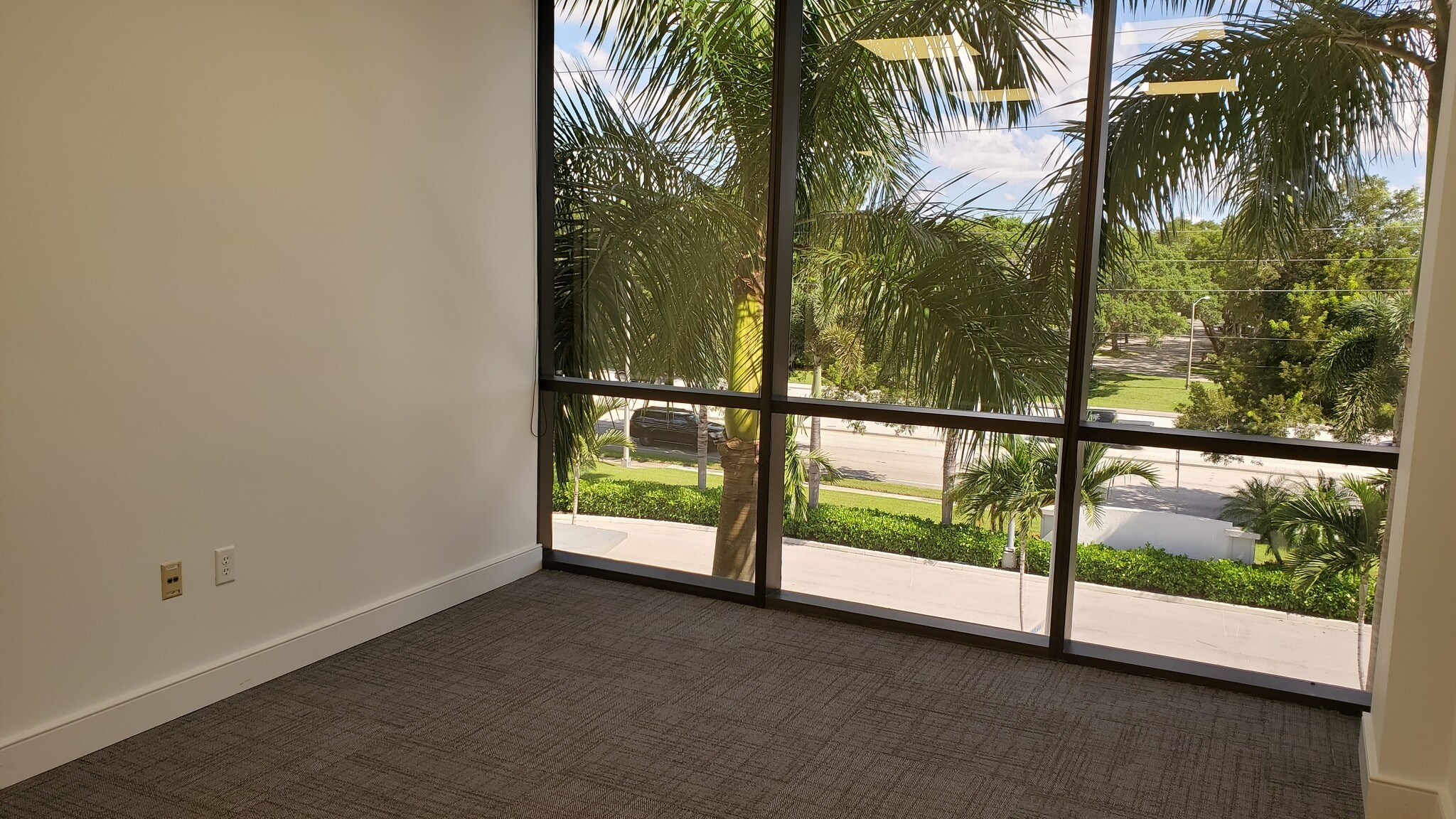 2000 Glades Rd, Boca Raton, FL à louer Photo de l’immeuble– Image 1 sur 3
