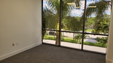 2000 Glades Rd, Boca Raton, FL à louer Photo de l’immeuble– Image 2 sur 4
