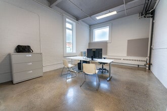 219 Dufferin St, Toronto, ON à louer Photo de l’immeuble– Image 2 sur 3