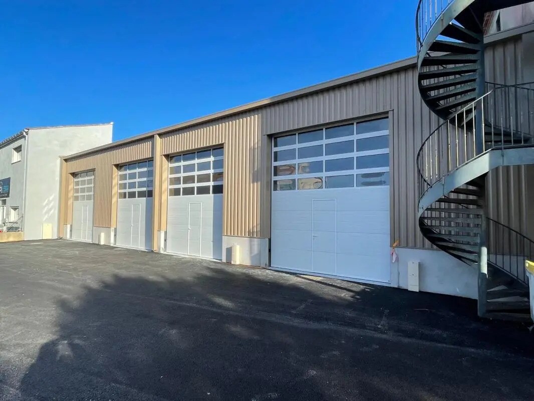 Industriel/Logistique dans La Crau à louer Photo de l’immeuble– Image 1 sur 9