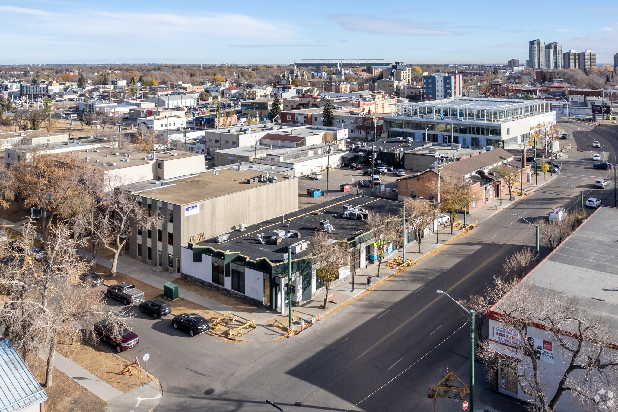 10130 107 Av NW, Edmonton, AB à louer Photo de l’immeuble– Image 1 sur 18