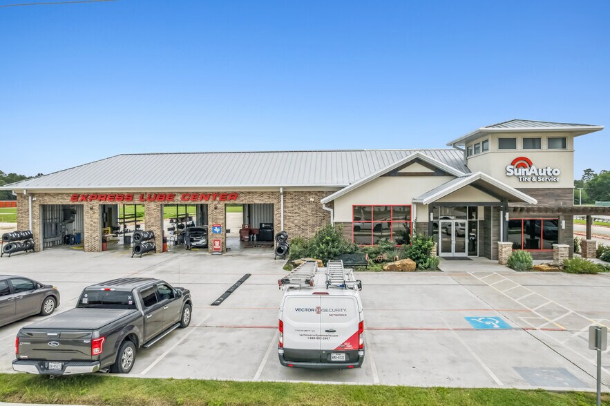 1211 Northpark Dr, Kingwood, TX à vendre - Photo de l’immeuble – Image 2 sur 4