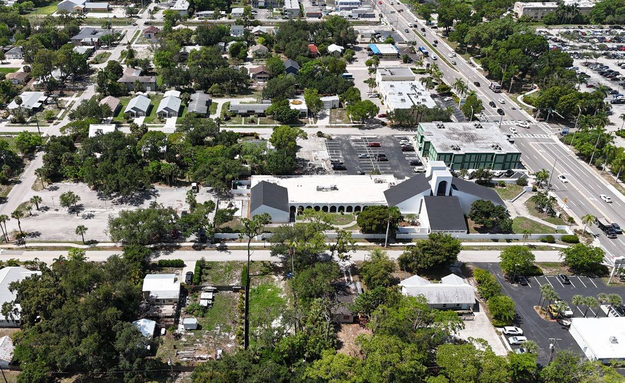 2635 Cleveland Ave, Fort Myers, FL à louer Photo de l’immeuble– Image 1 sur 5