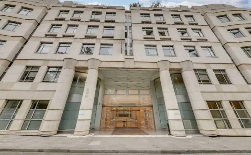 21-25 Rue Balzac, Paris à louer - Photo de l’immeuble – Image 2 sur 14