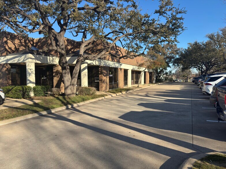 2033 Chenault Dr, Carrollton, TX à vendre - Photo de l’immeuble – Image 3 sur 10