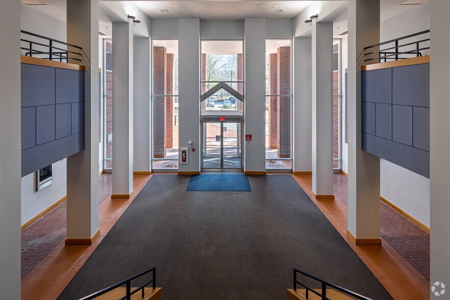 100 Foxborough Blvd, Foxborough, MA à louer - Hall d’entrée – Image 3 sur 8