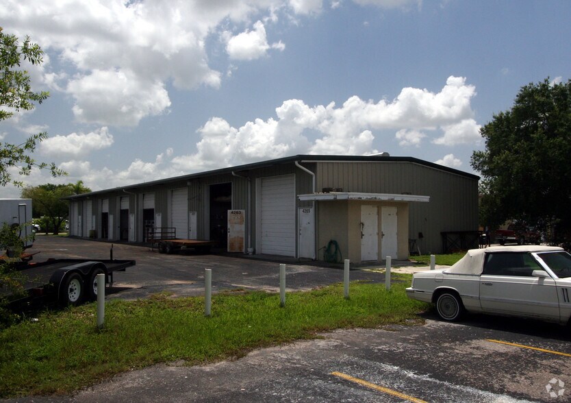 4253 Derek Way, Sarasota, FL à louer - Photo de l’immeuble – Image 2 sur 4