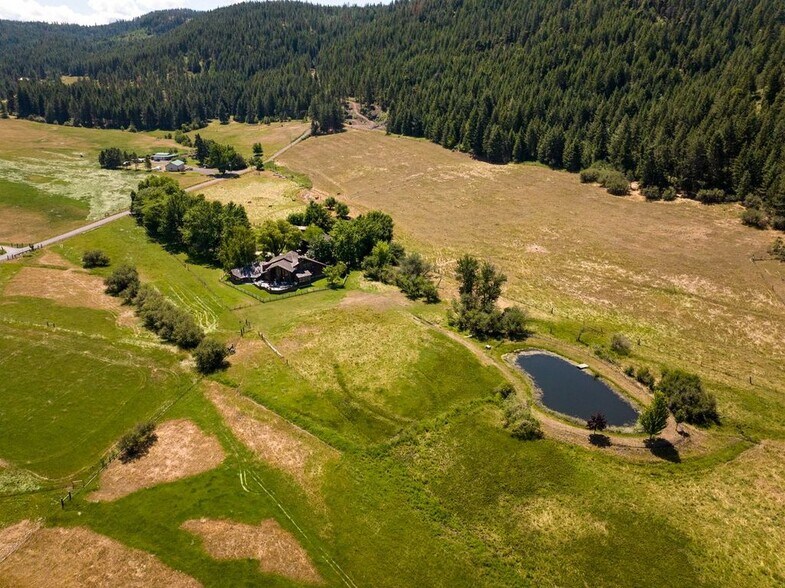 59926 Comstock Rd, Cove, OR à vendre - Photo de l’immeuble – Image 2 sur 21