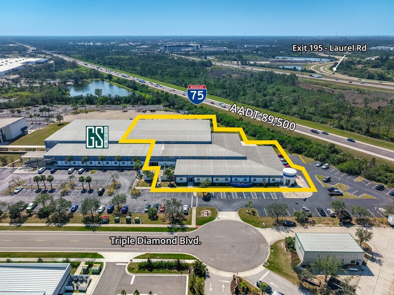 201 Triple Diamond Blvd, North Venice, FL à louer - Photo de l’immeuble – Image 1 sur 11