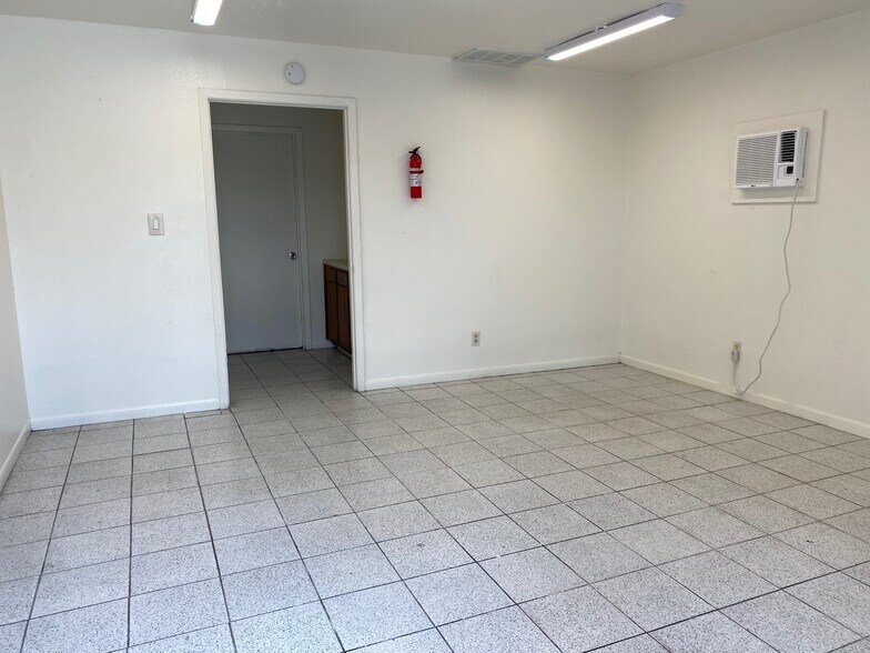 111 Texas Ave, San Marcos, TX à louer - Photo de l’immeuble – Image 2 sur 5