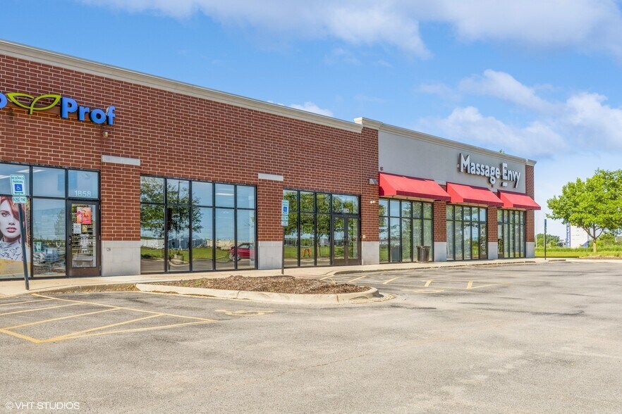 1852-1866 Towne Centre Dr, North Aurora, IL à louer - Photo de l’immeuble – Image 1 sur 18