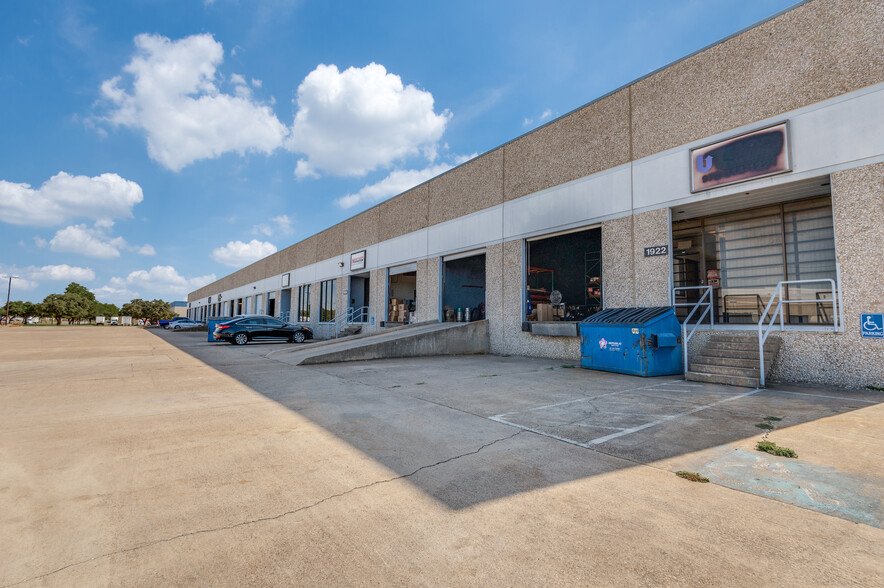 1922-1938 N Great Southwest Pky, Grand Prairie, TX à louer - Photo de l’immeuble – Image 3 sur 38