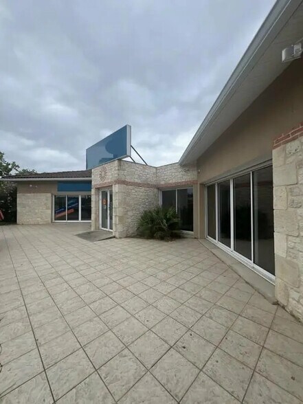 Local commercial dans Léguevin à louer - Photo de l’immeuble – Image 1 sur 5