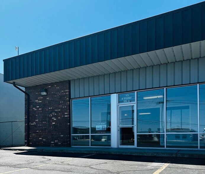1626 W Broadway Ave, Moses Lake, WA à louer - Photo de l’immeuble – Image 2 sur 3