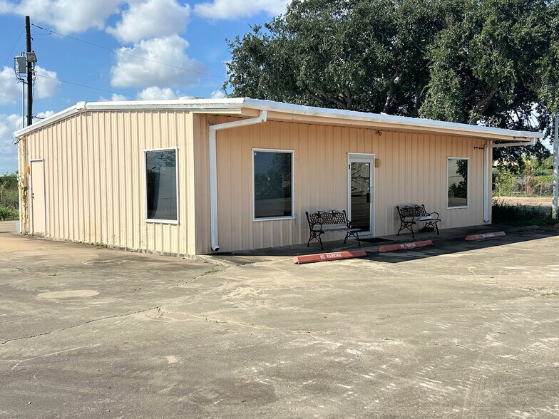 9225 Leopard St, Corpus Christi, TX à vendre - Photo principale – Image 1 sur 7