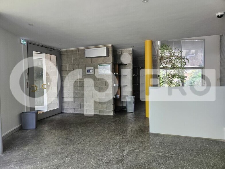 Bureau dans Pessac à louer - Hall d’entrée – Image 3 sur 10