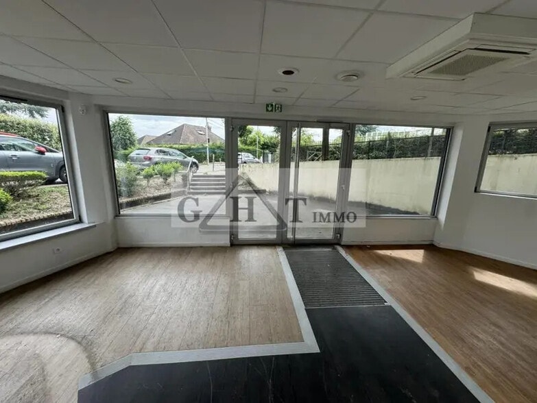 Local commercial dans Longjumeau à vendre - Hall d’entrée – Image 2 sur 7