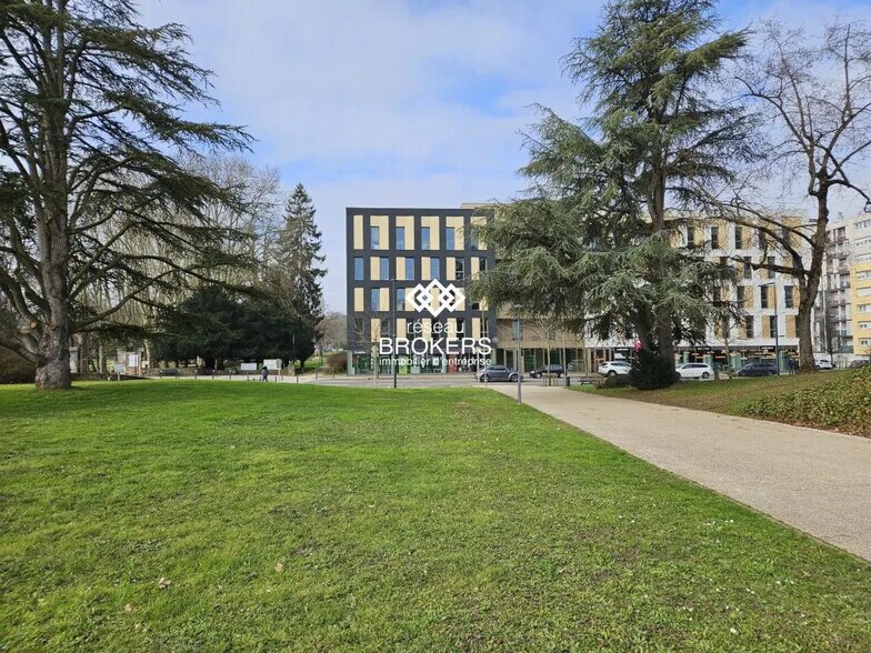 Bureau dans Mâcon à vendre - Photo de l’immeuble – Image 1 sur 6