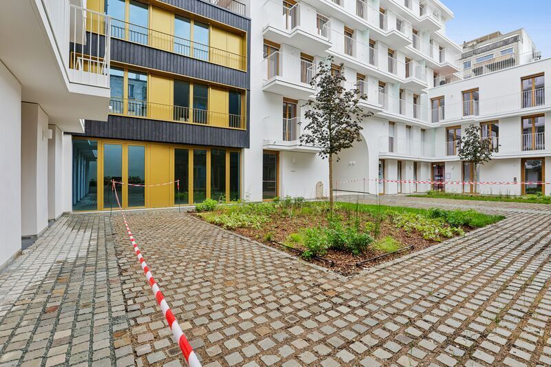 5 Place Léon Blum, Paris à vendre - Photo de l’immeuble – Image 2 sur 16