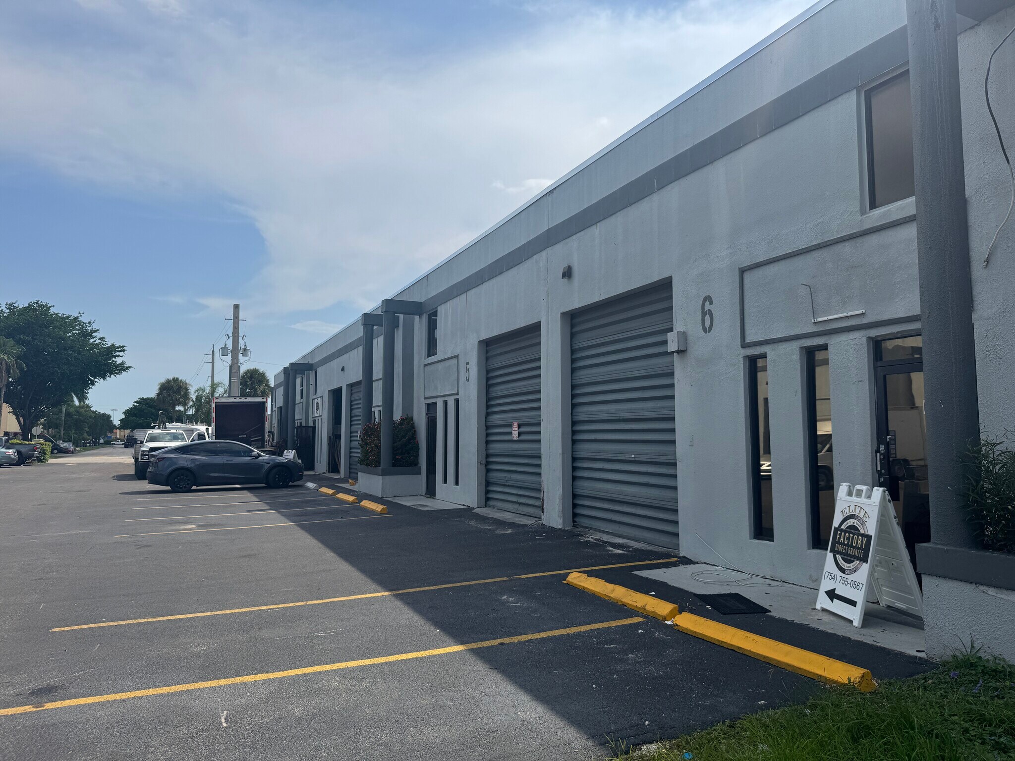 2495 W 80th St, Hialeah, FL à louer Photo de l’immeuble– Image 1 sur 13