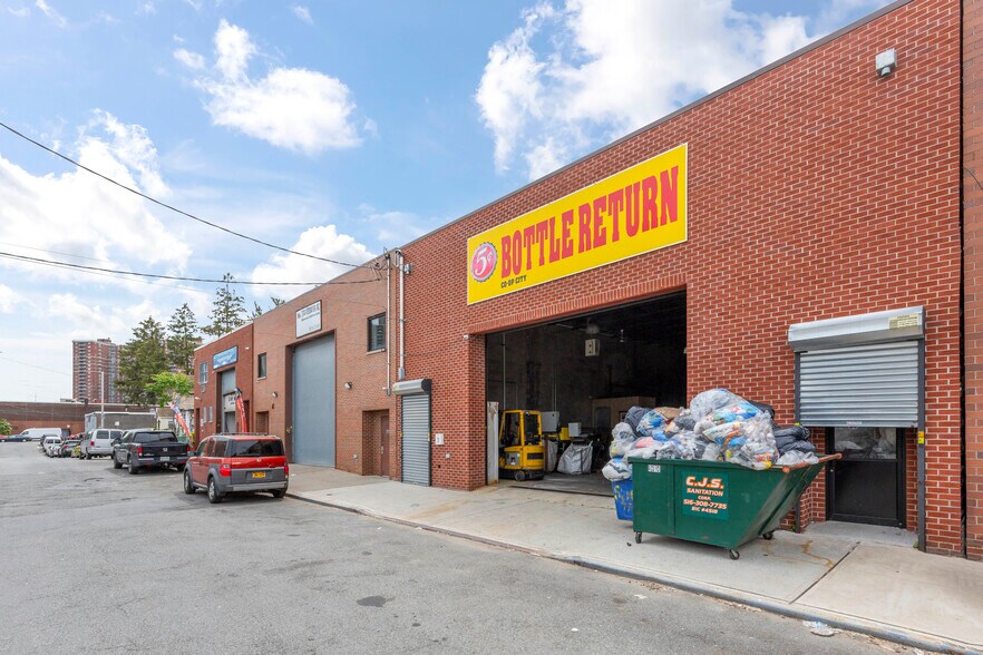 3325 Delavall Ave, Bronx, NY à louer - Photo de l’immeuble – Image 3 sur 3