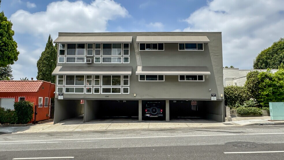 1241 N Fairfax Ave, West Hollywood, CA à vendre - Photo de l’immeuble – Image 2 sur 35