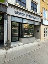 1963A Queen St E, Toronto, ON à louer Photo de l’immeuble– Image 2 sur 5