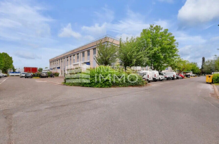 Local d’activités dans Aulnay-sous-Bois à louer - Photo de l’immeuble – Image 1 sur 9