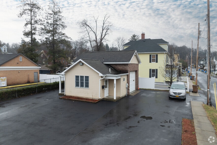 337 Broadway, Kingston, NY à vendre - Photo principale – Image 1 sur 22
