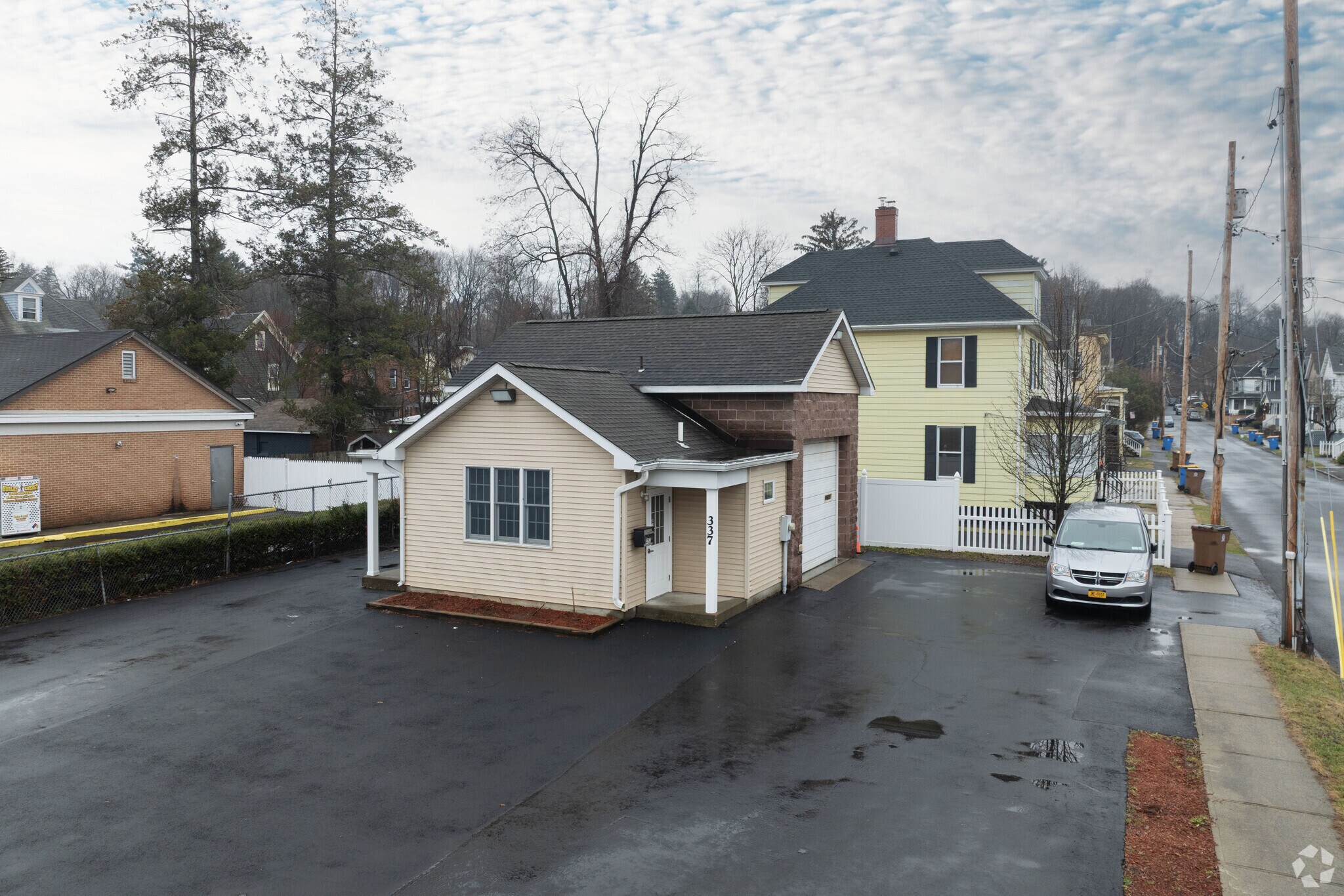 337 Broadway, Kingston, NY à vendre Photo principale– Image 1 sur 23