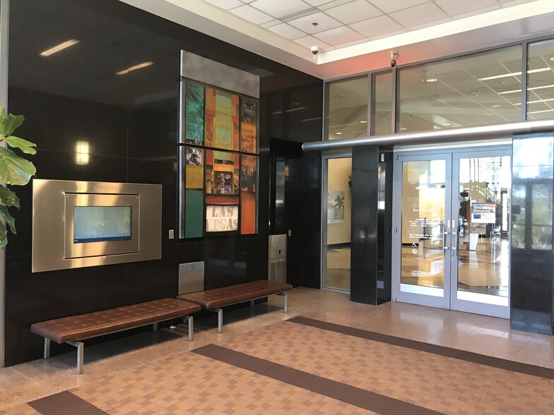 6900 Westcliff Dr, Las Vegas, NV à louer - Photo de l’immeuble – Image 2 sur 5