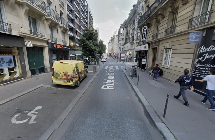 Local commercial dans Paris à louer - Photo de l’immeuble – Image 1 sur 4