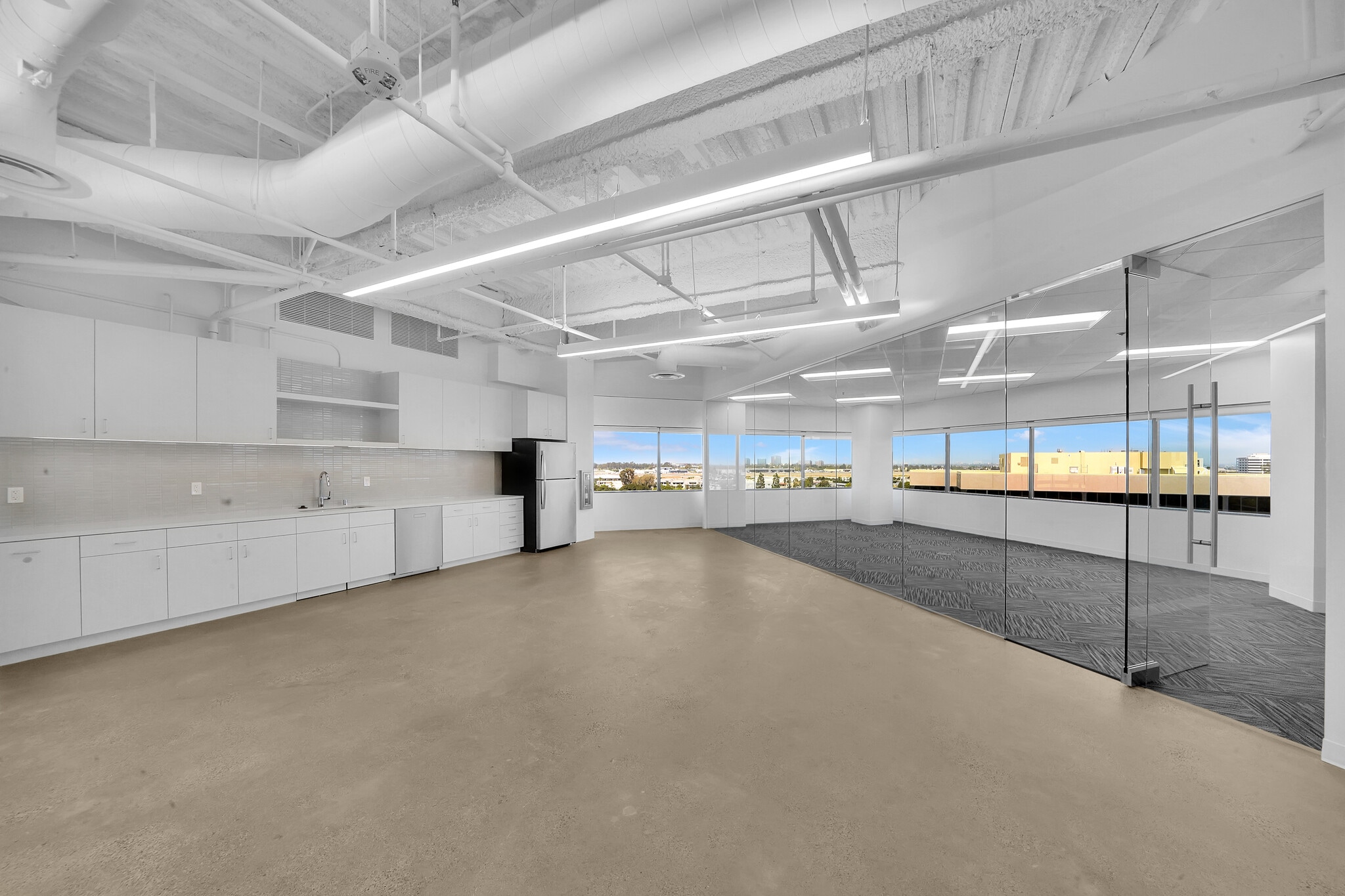 1301 Dove St, Newport Beach, CA à louer Photo de l’immeuble– Image 1 sur 2