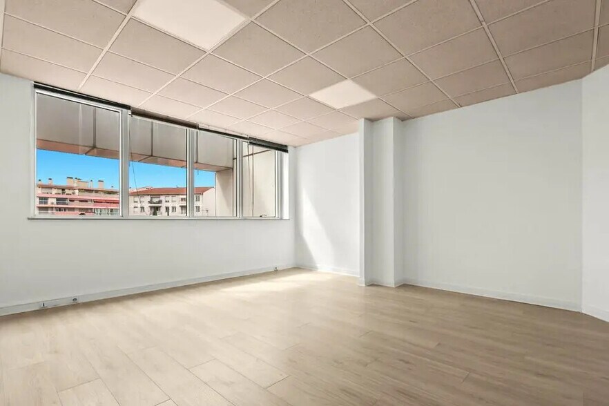 Bureau dans Antibes à louer - Photo de l’immeuble – Image 3 sur 10