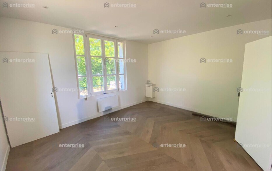 Bureaux/Médical dans Compiègne à louer - Photo intérieure – Image 3 sur 7