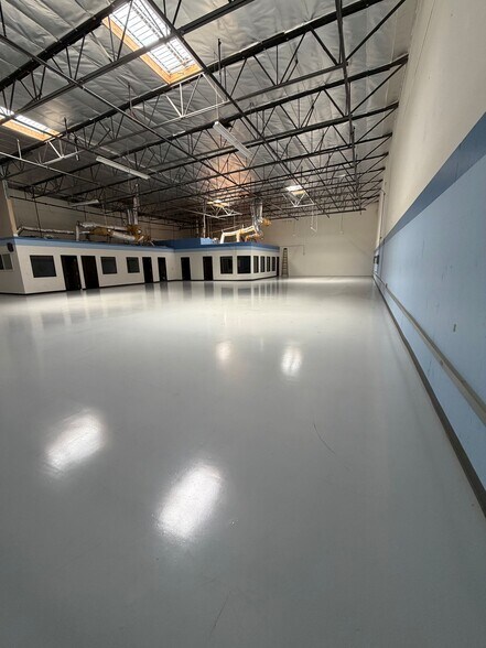16882 S Main St, Gardena, CA à louer - Photo de l’immeuble – Image 3 sur 32