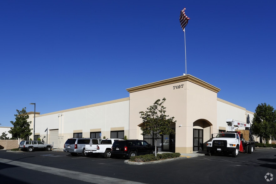 7197 Old 215 Frontage Rd, Riverside, CA à vendre - Photo principale – Image 1 sur 19