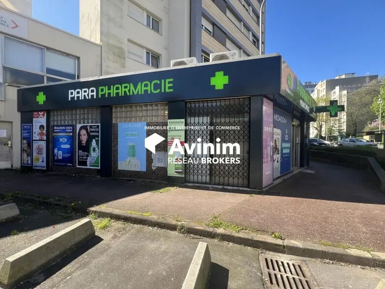 Local commercial dans Sèvres à louer - Photo de l’immeuble – Image 1 sur 9